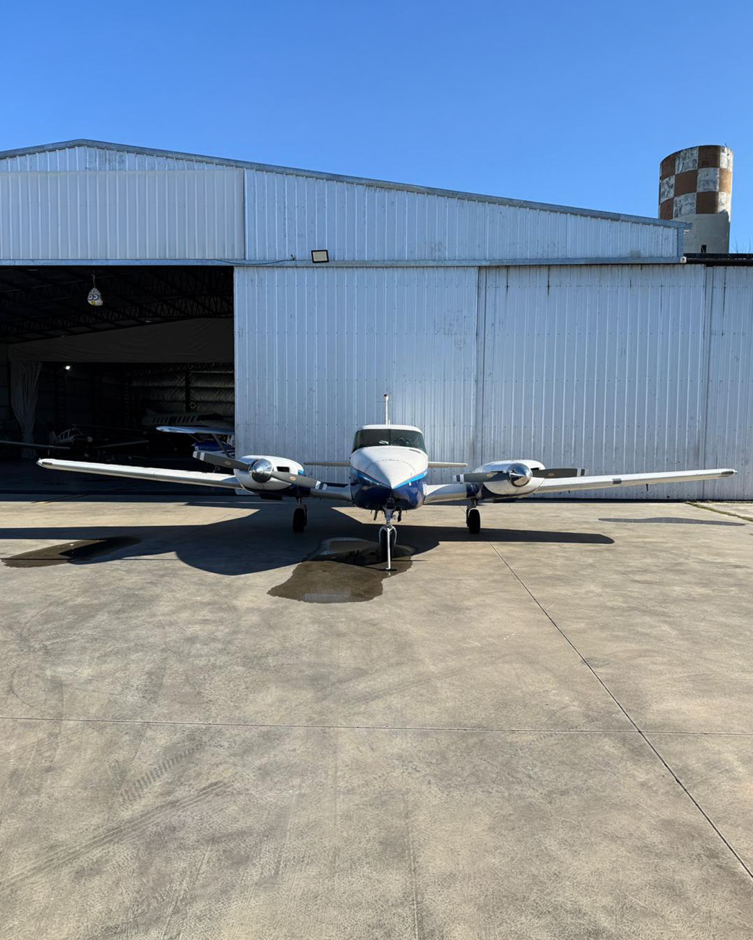 pa39-twin-comanche-frente-2