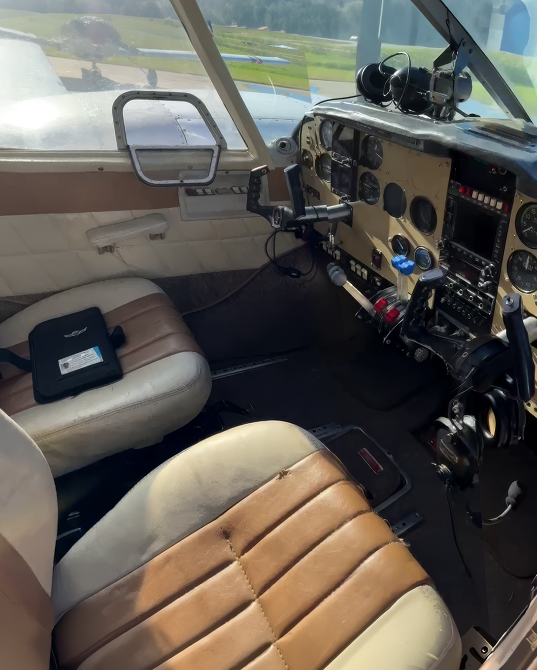 pa39-twin-comanche-interior-1