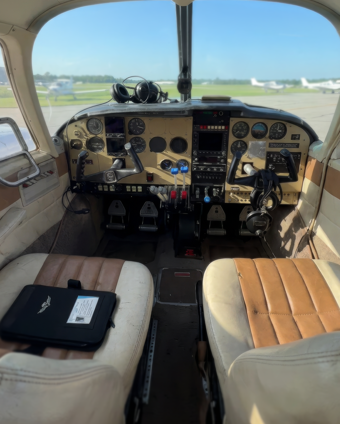 pa39-twin-comanche-interior-2